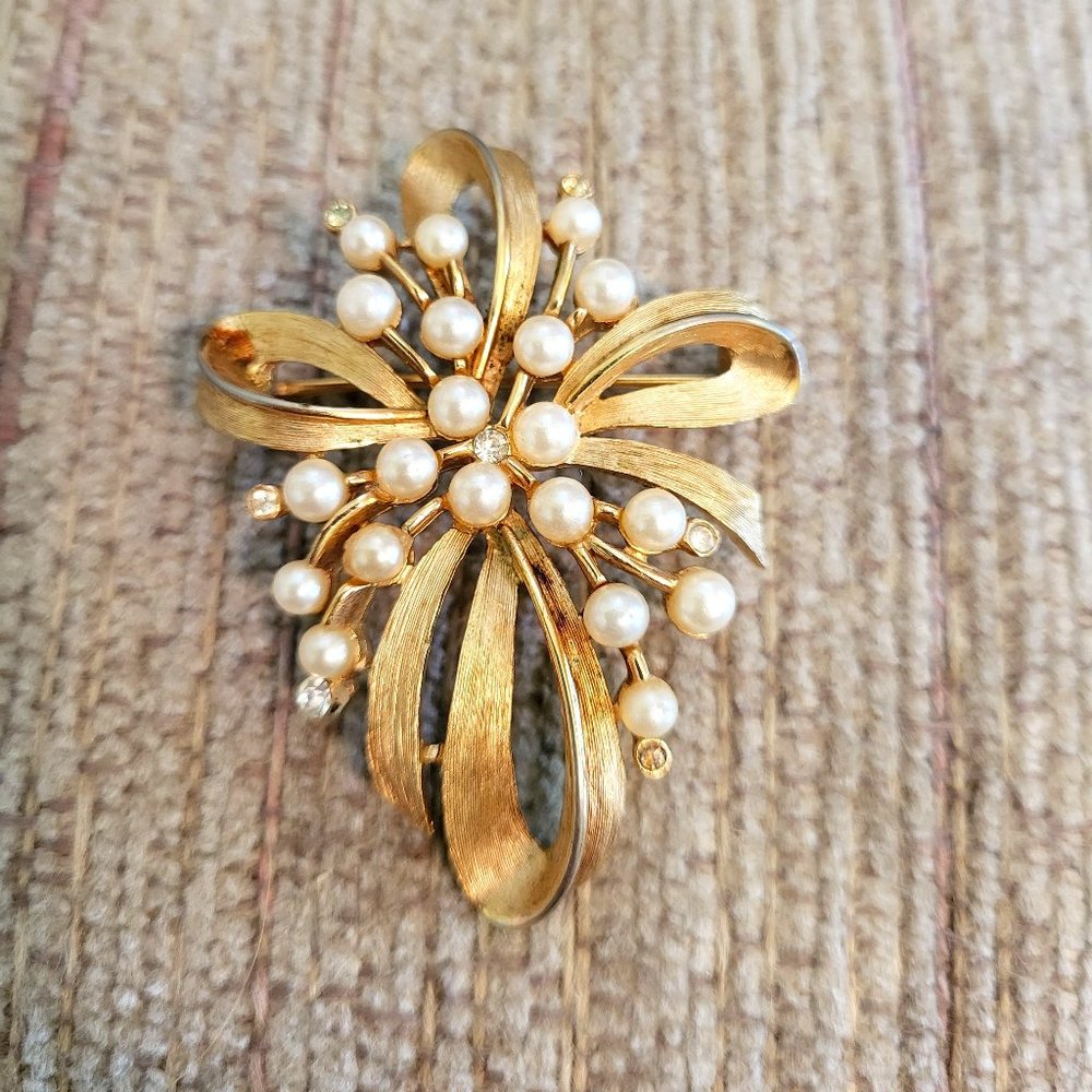 Vintage Trifari Gold Tone Brooch with Faux Pearls and Rhinestones